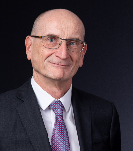 Portrait de Dominique Lambin, conseiller fiscal et stratégique en accompagnement d’entreprise.